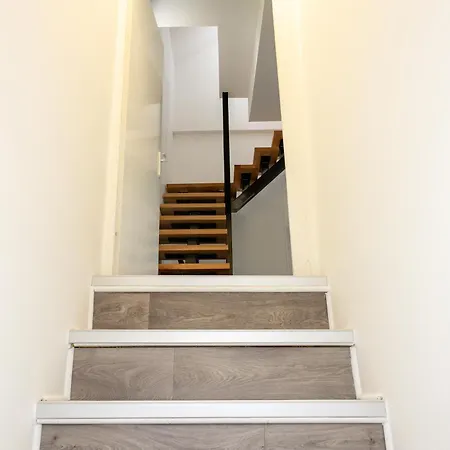Apartment T5 *
